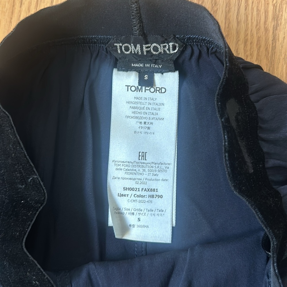 Tom Ford silk shorts. - Picture 6 of 8